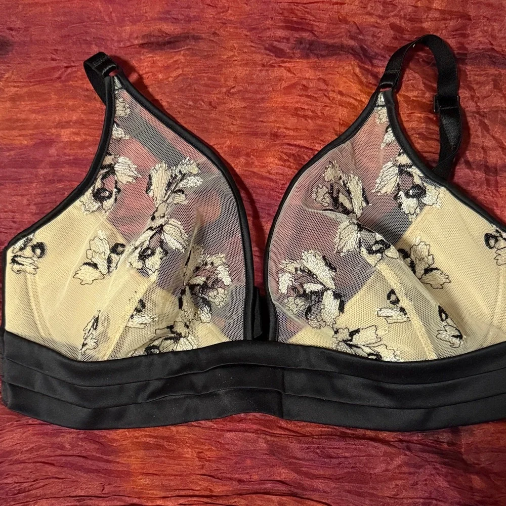 Calvin Klein CK Black Tempt Unlined Plunge Bra Black Floral Embroidered Shear - Picture 3 of 6